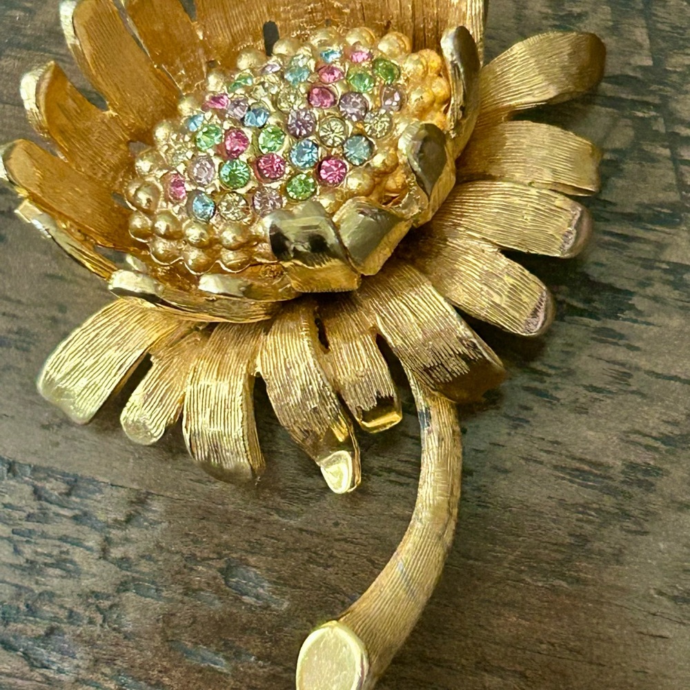 🎉NEW YEARS SALE Mid Century Gold Flower Brooch with Multicolor Gemstones